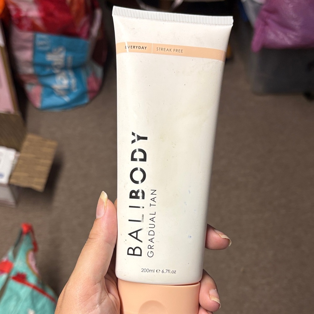 Gradual Tan Cream - White and Tan